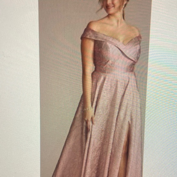 Jules & Cleo Dusty Pink Jacquard Floral
Formal Gown Dress With Draping V-
Neck & - Picture 1 of 1